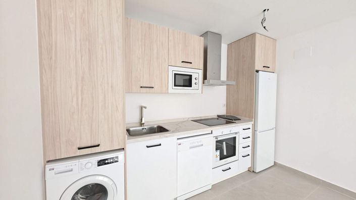 Image No.10-3 Bed Property for sale