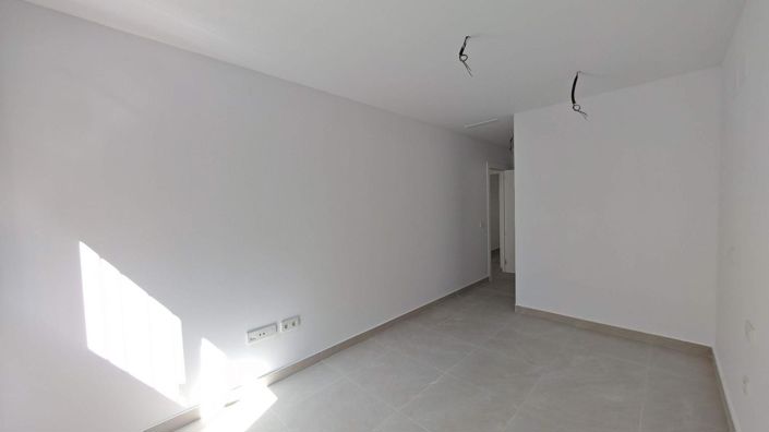 Image No.18-3 Bed Property for sale