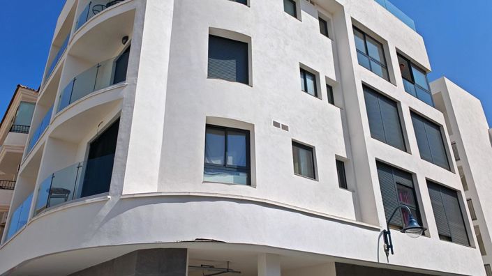 Image No.23-3 Bed Property for sale