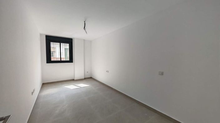 Image No.3-3 Bed Property for sale