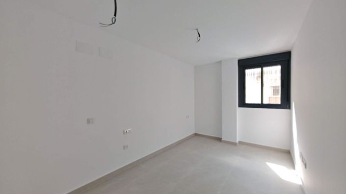 Image No.4-3 Bed Property for sale