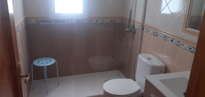 Image No.18-13 Bed Property for sale