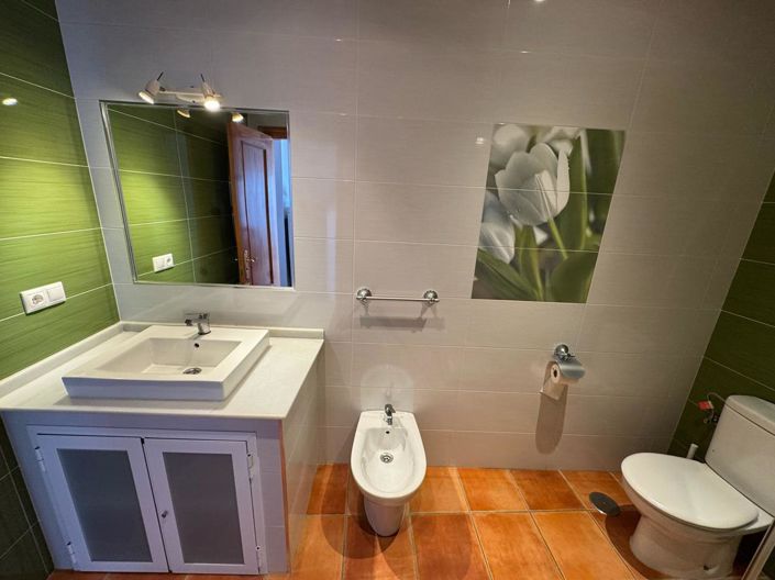 Image No.9-13 Bed Property for sale