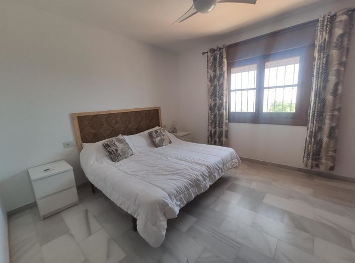 Image No.12-2 Bed Property for sale