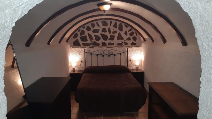 Image No.12-3 Bed Property for sale