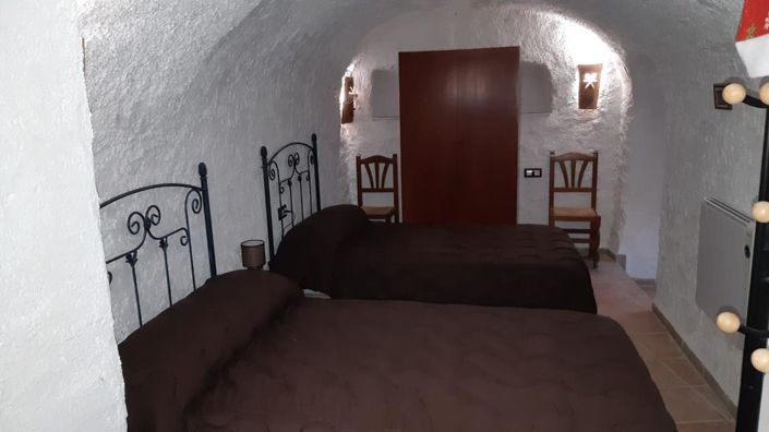 Image No.13-3 Bed Property for sale