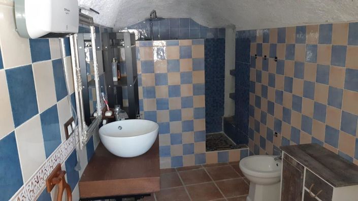 Image No.15-3 Bed Property for sale