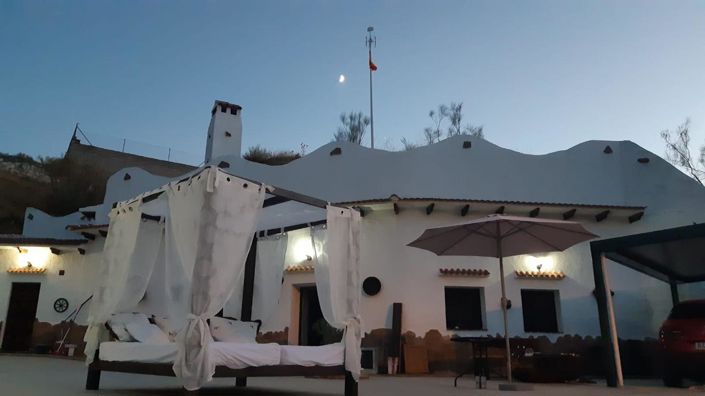 Image No.3-3 Bed Property for sale