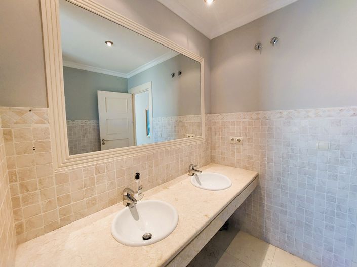 Image No.28-2 Bed Apartment for sale