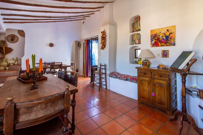 Image No.10-4 Bed House for sale