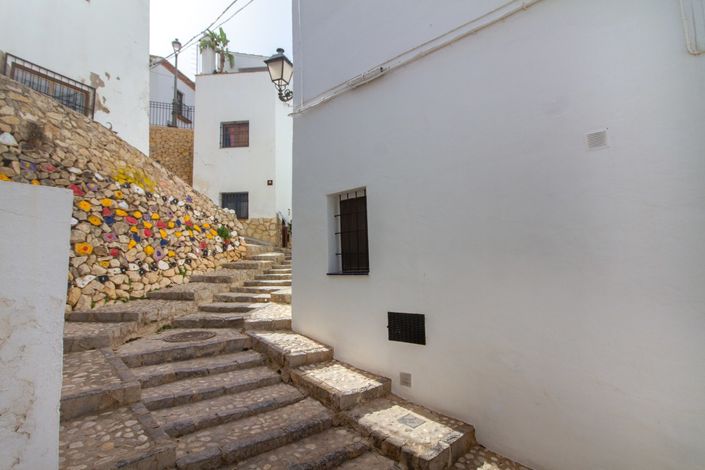 Image No.30-4 Bed House for sale