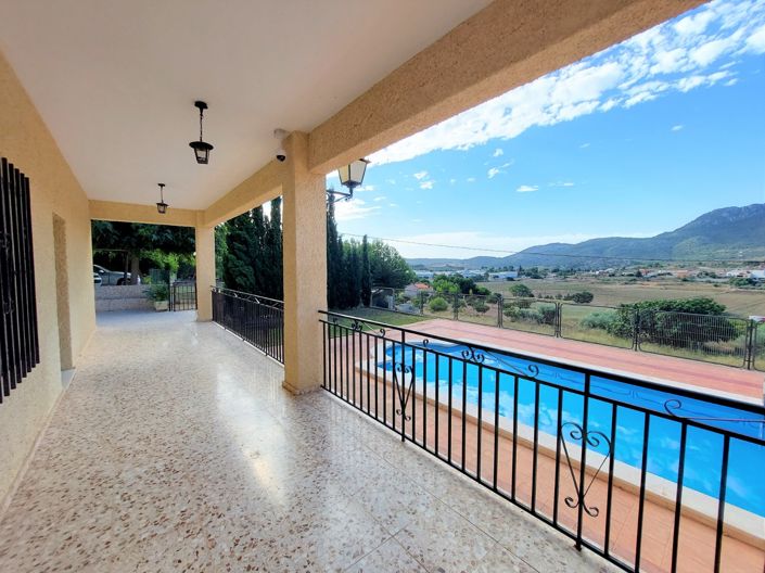 Image No.1-4 Bed Villa for sale