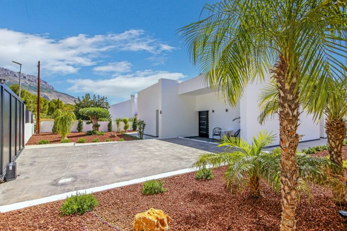 Image No.1-4 Bed Villa for sale