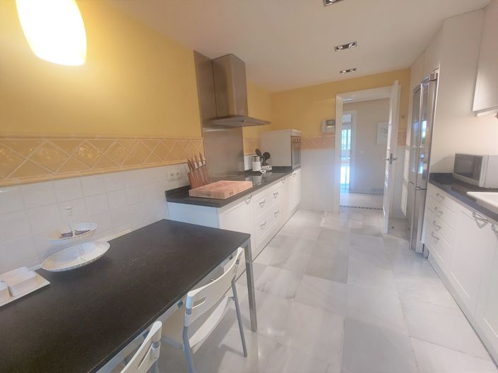 Image No.15-3 Bed Apartment for sale