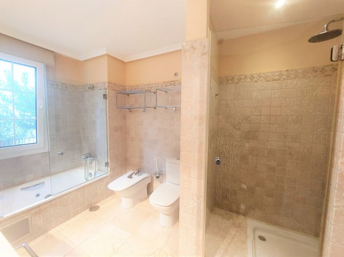 Image No.25-3 Bed Apartment for sale