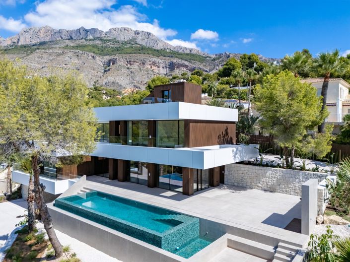 Image No.1-4 Bed Villa for sale