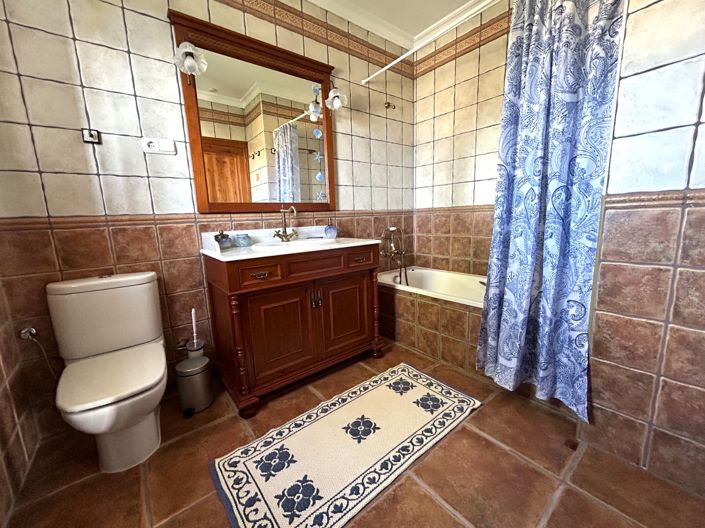 Image No.25-5 Bed Villa for sale