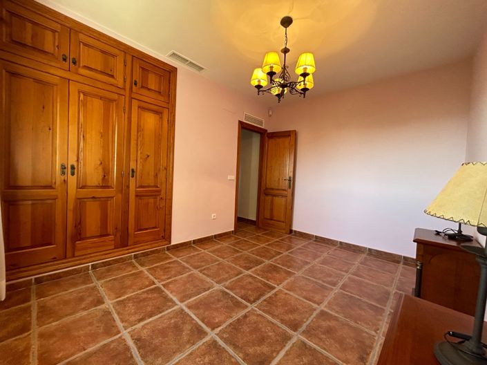 Image No.30-5 Bed Villa for sale