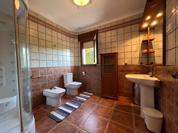 Image No.42-5 Bed Villa for sale