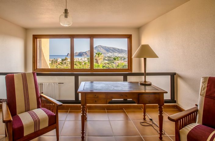 Image No.12-4 Bed Property for sale