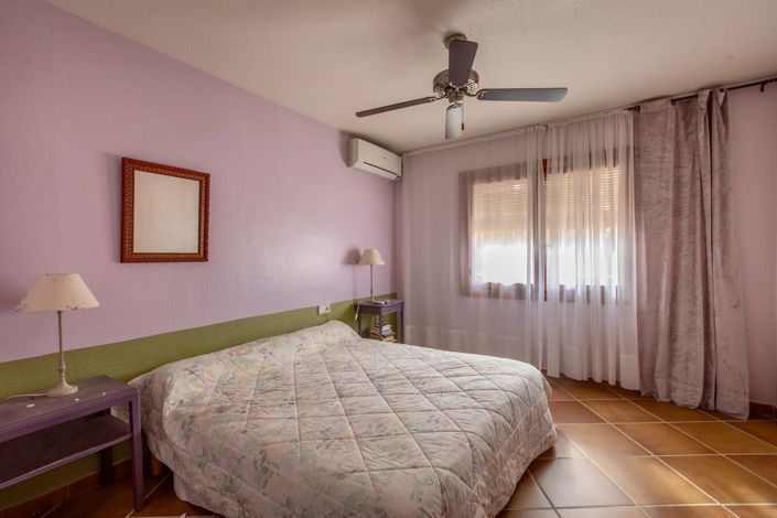 Image No.23-4 Bed Property for sale