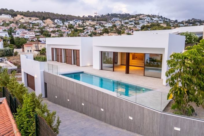 Image No.1-4 Bed Villa for sale