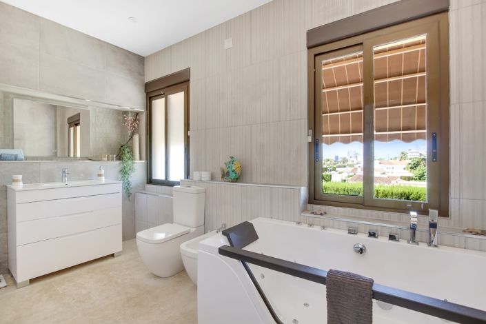 Image No.13-5 Bed Villa for sale