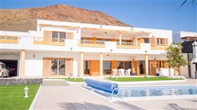 Image No.0-Propriété de 6 chambres à vendre à Playa Blanca