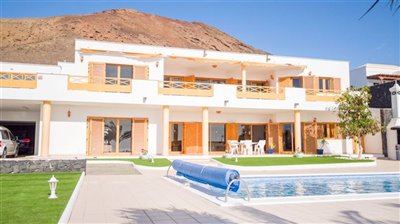 1 - Playa Blanca, Property