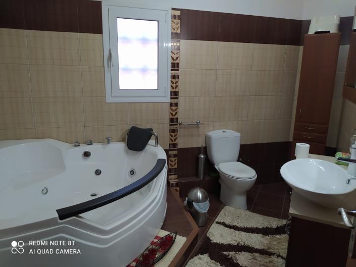 Image No.8-4 Bed House for sale