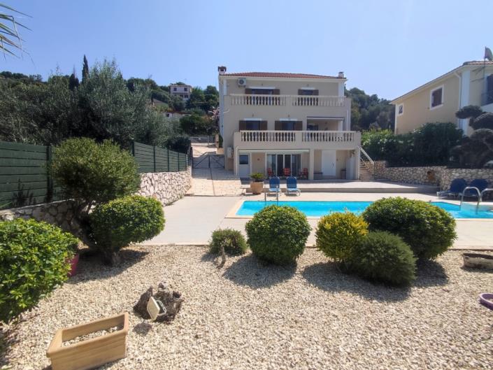 Image No.1-4 Bed Villa for sale