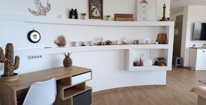 Image No.8-8 Bed House for sale