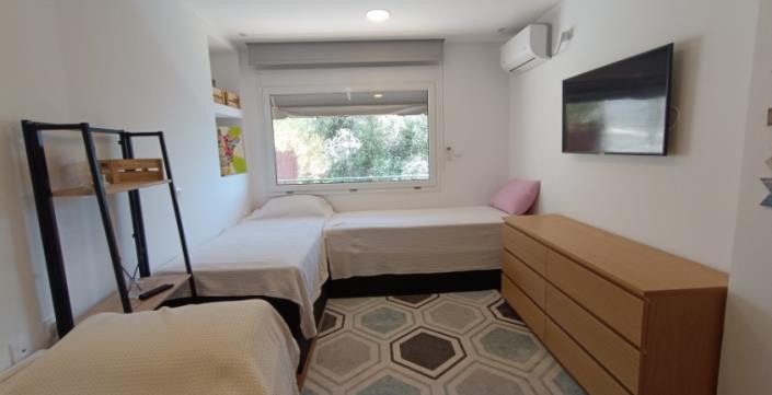 Image No.42-8 Bed House for sale