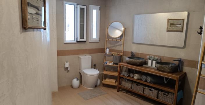 Image No.43-8 Bed House for sale