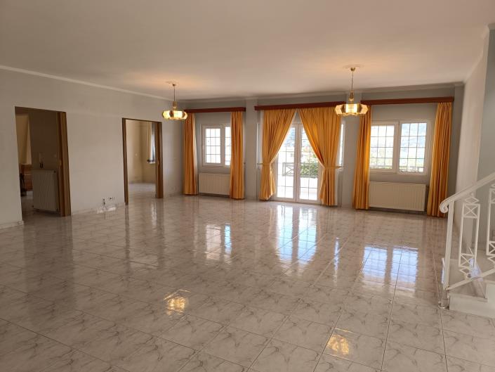 Image No.9-4 Bed House for sale