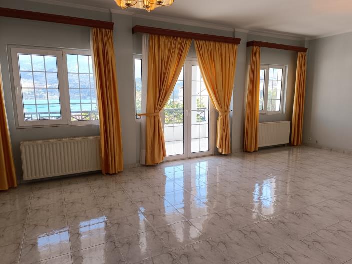 Image No.12-4 Bed House for sale