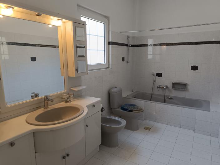 Image No.26-4 Bed House for sale