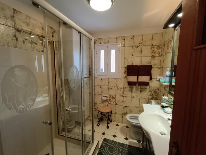 Image No.20-3 Bed House for sale