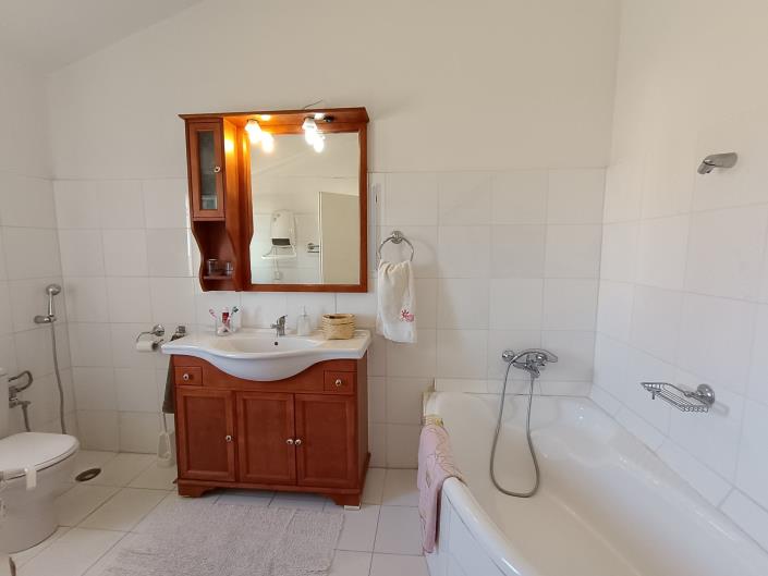 Image No.21-3 Bed House for sale