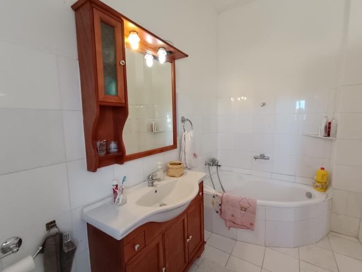 Image No.22-3 Bed House for sale