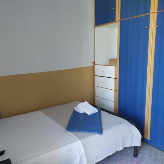 Image No.15-3 Bed House for sale