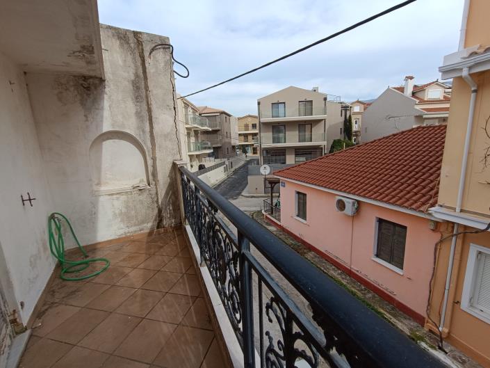 Image No.28-2 Bed Maisonette for sale