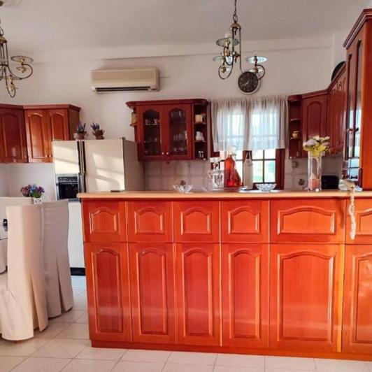 Image No.8-4 Bed House for sale