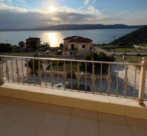 1 - Farsa, Apartment