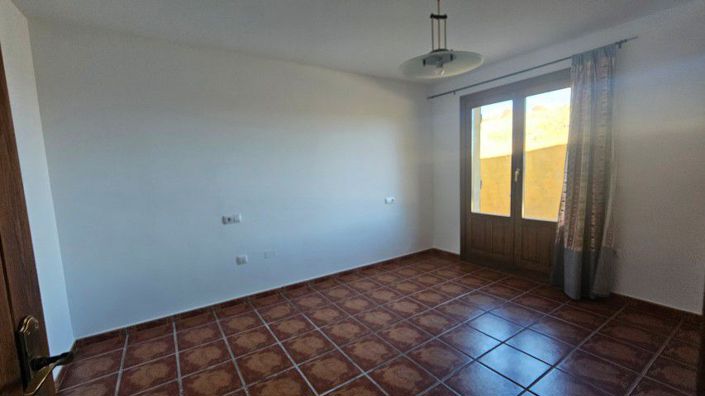 Image No.19-3 Bed Country House for sale