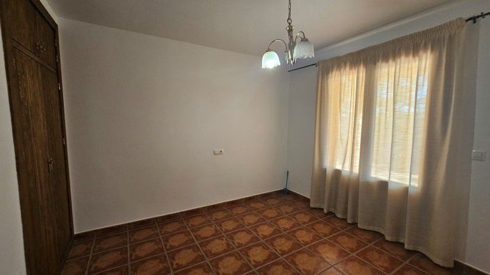 Image No.24-3 Bed Country House for sale