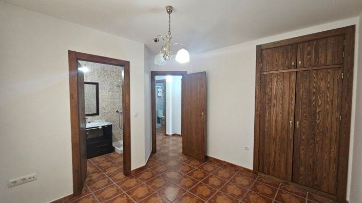 Image No.25-3 Bed Country House for sale