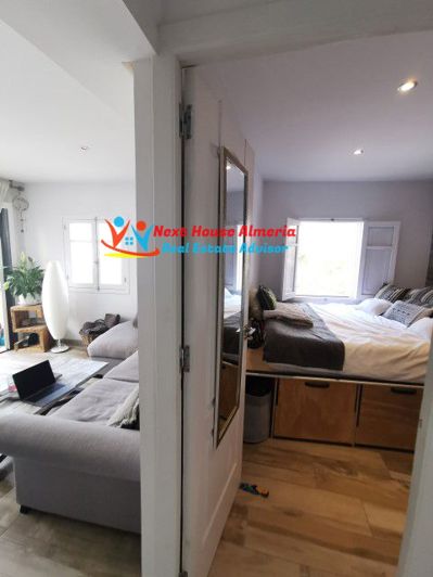 Image No.40-2 Bed Apartment for sale