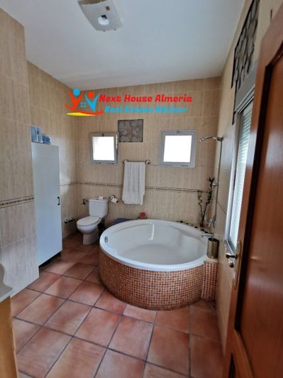 Image No.34-6 Bed Country House for sale