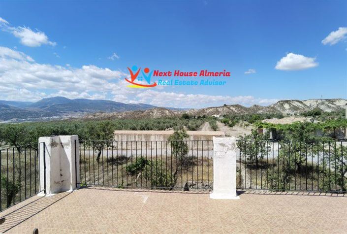 Image No.33-6 Bed Country House for sale